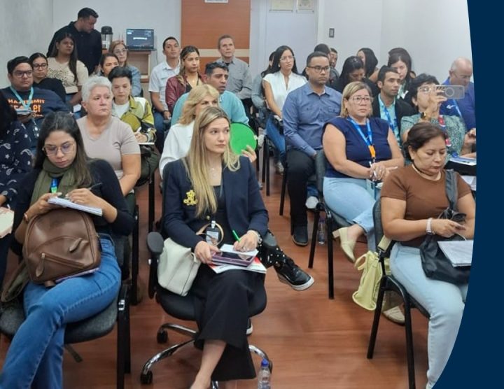 Participantes en el Taller de Inducción de la nueva plataforma SICM V2.0 junto a autoridades de Farmapatria