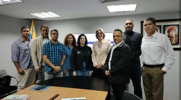 Comisión Presidencial y autoridades del CNTQ en reunión para la transformación de la ETI Julio Calcaño.